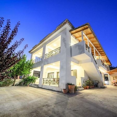 V And H House - Cozy & Ideal For Families, By Zantewize Kalipadhon Екстер'єр фото